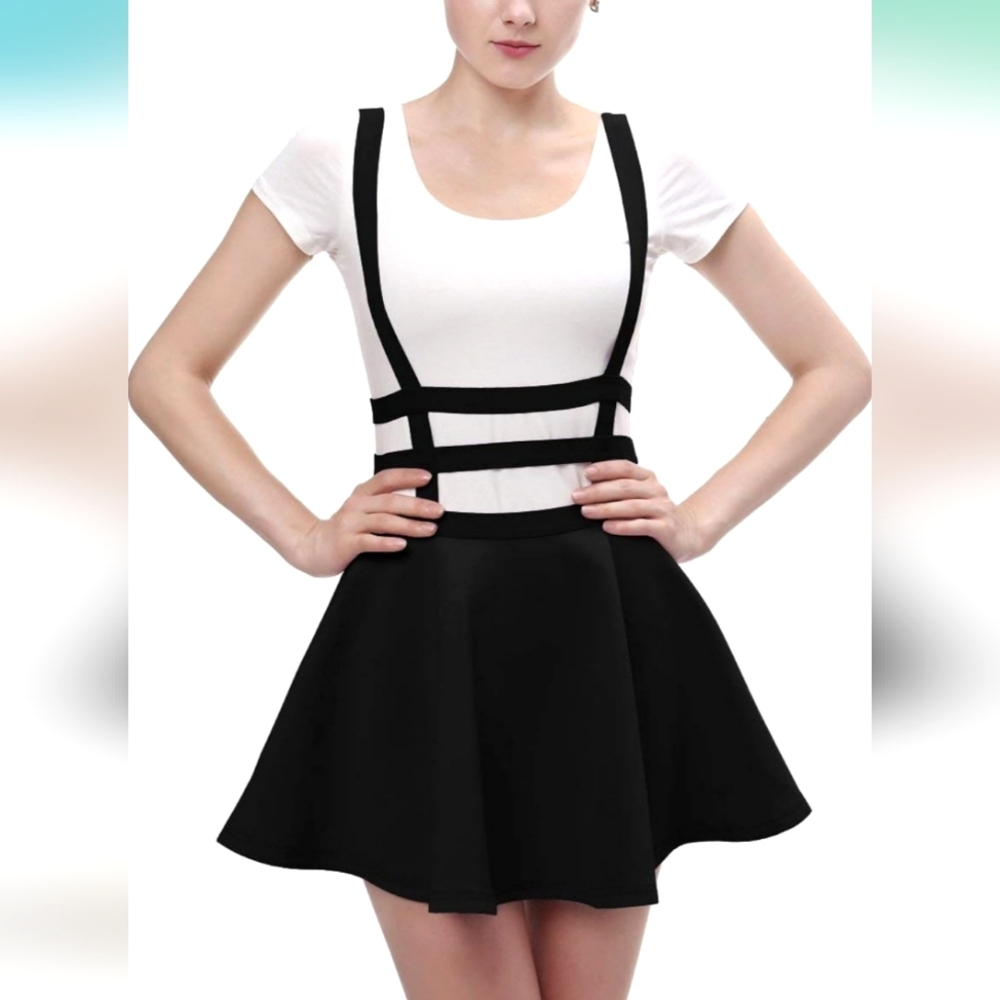 NWT•Pleated braces mini skirt (M)